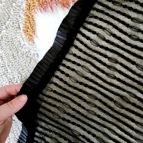 T. BLEU ANTHROPOLOGIE TUXEDO ROUCHED DETAILED LACE DRESS WITH PLEATED HEMLINE - Picture 6 of 8